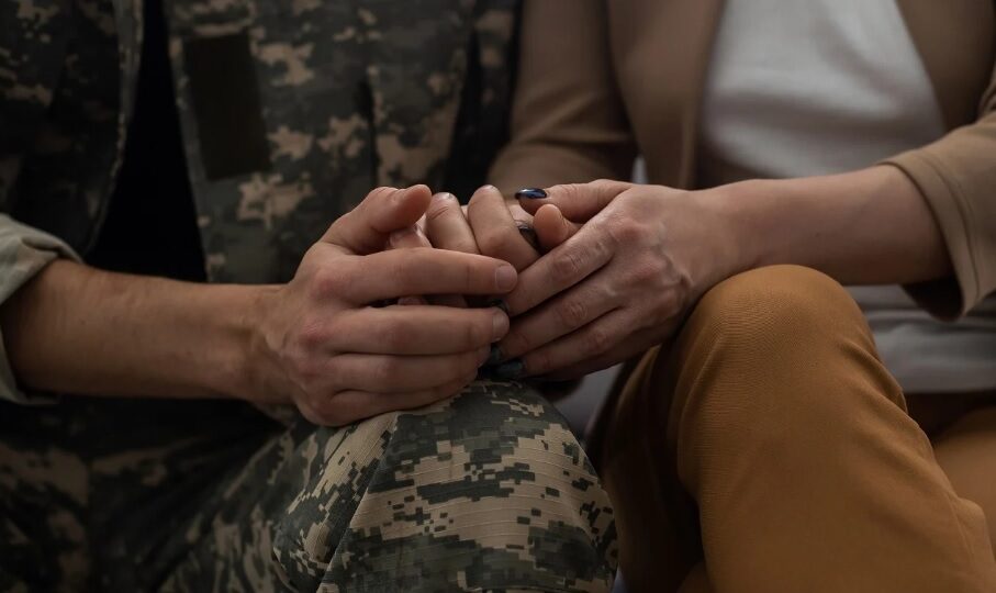 Слова як засіб турботи: Як правильно висловлювати підтримку в часи стресу, за порадами експертів