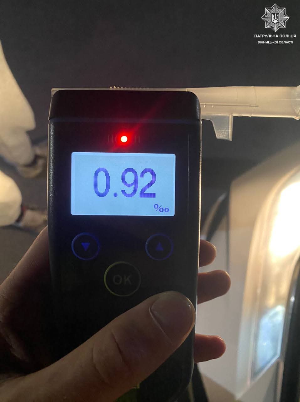 Нетвереза та без прав: патрульні зупинили 19-річну водійку скутера у комендантську годину