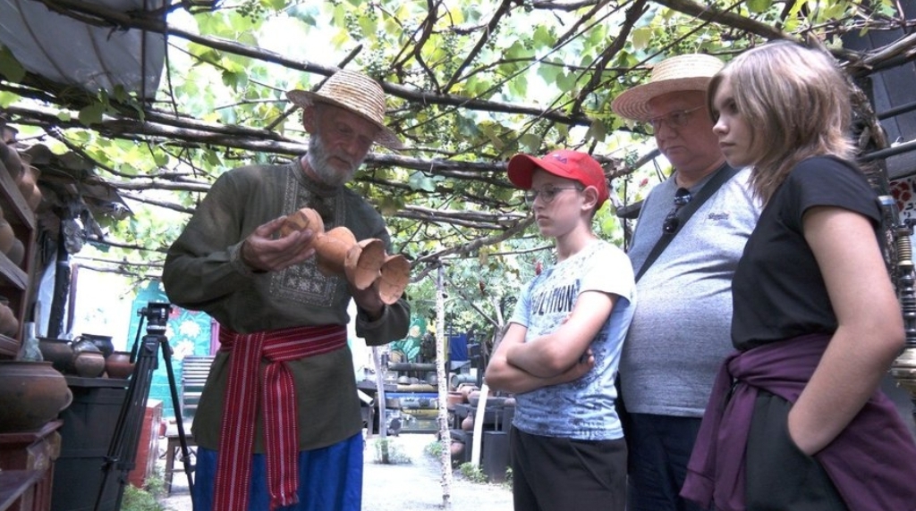 На Вінниччині чоловік перетворив власне подвір’я на музей історії України