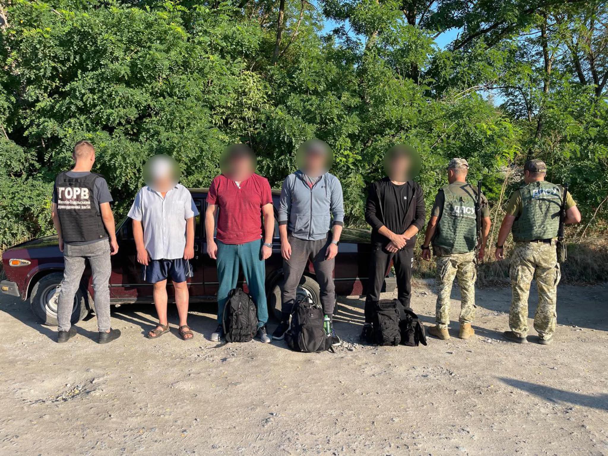 На Вінниччині викрили схему незаконного переправлення призовників за кордон