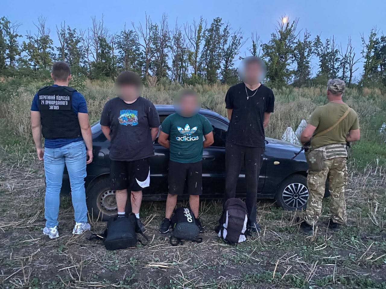На Вінниччині прикордонники зупинили трьох чоловіків, які намагалися пішки перейти кордон до Молдови