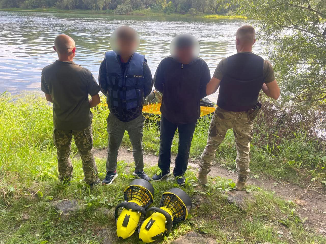 Скутерні перегони на Дністрі: прикордонники зупинили «водних екстремалів» на Вінниччині