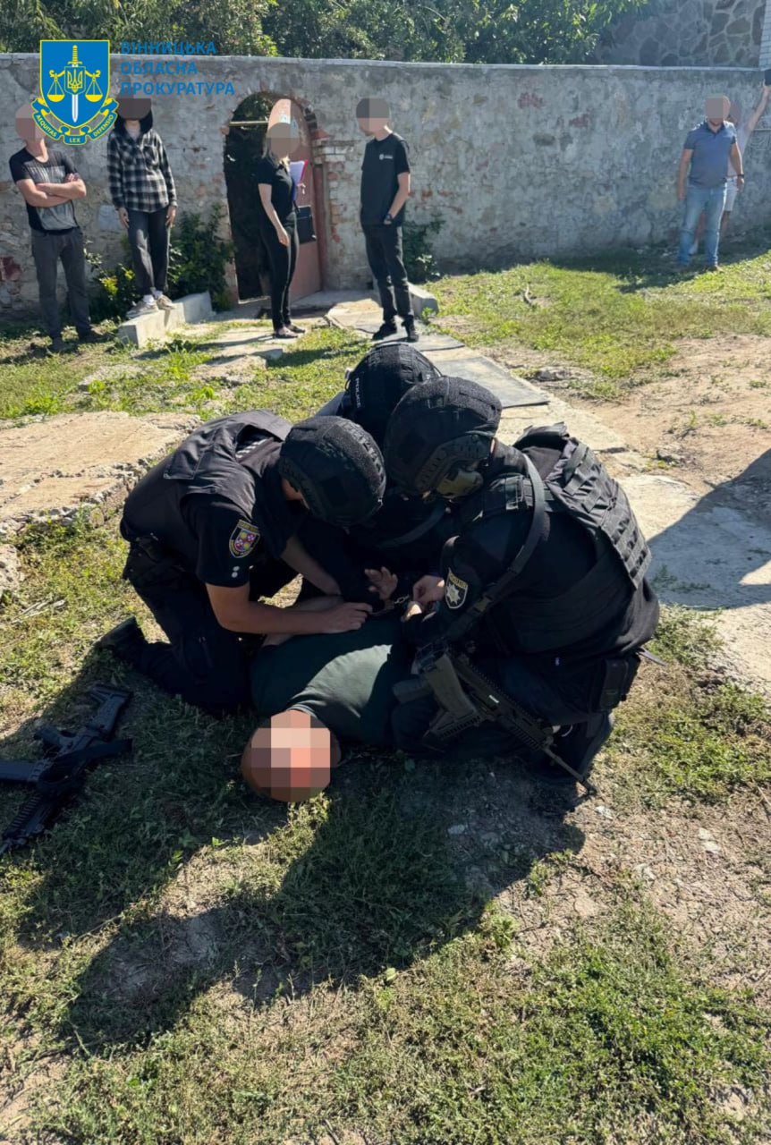 Посягання на життя поліцейських – затримано жителя Могилева-Подільського