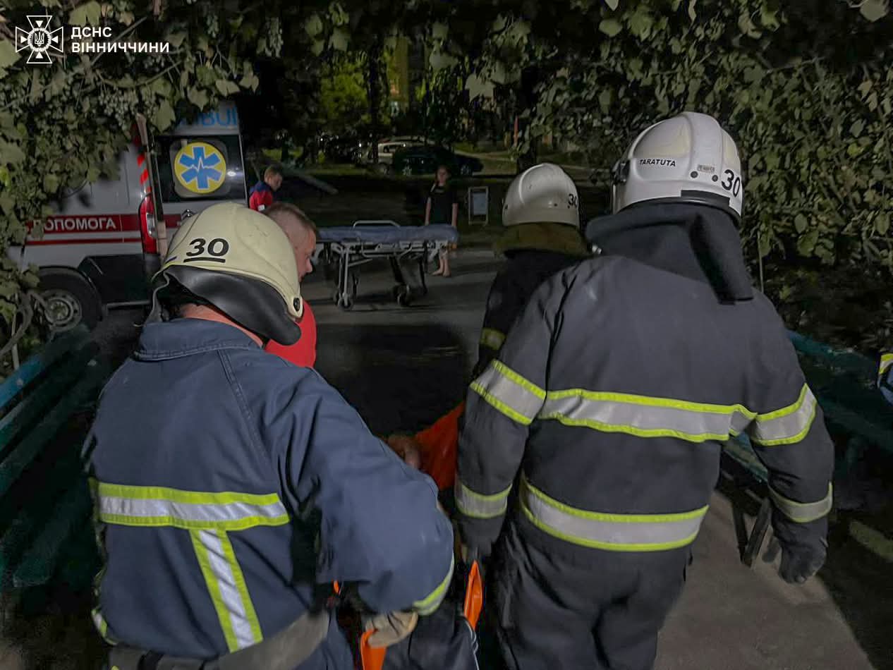 У Ладижині рятувальники допомогли пенсіонеру, який потребував медичної допомоги