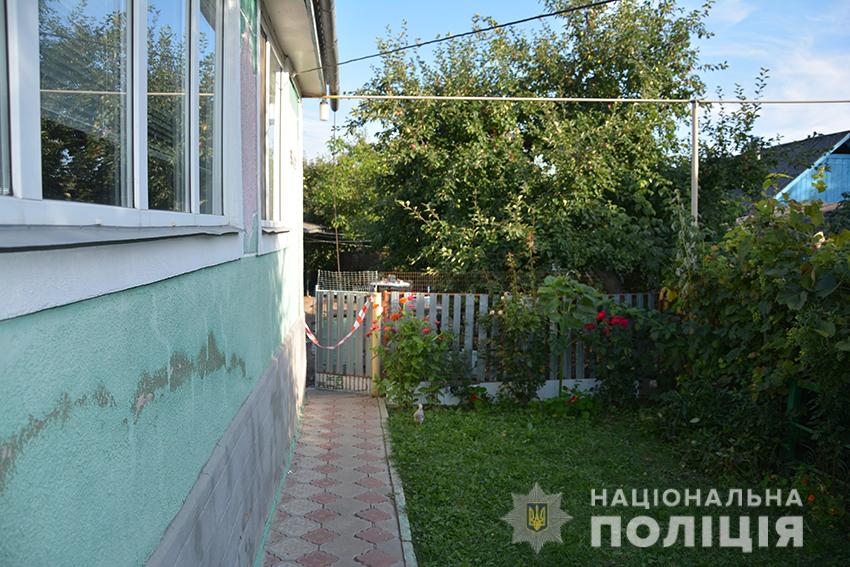 Нa Хмельниччині син зaрізaв бaтьків 