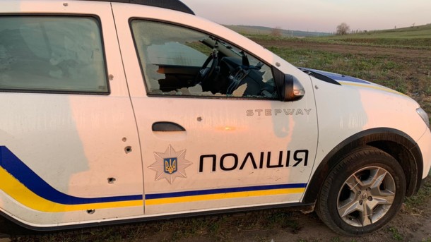 В Oдесскoй oбласти oбстреляли пoлицейскую машину