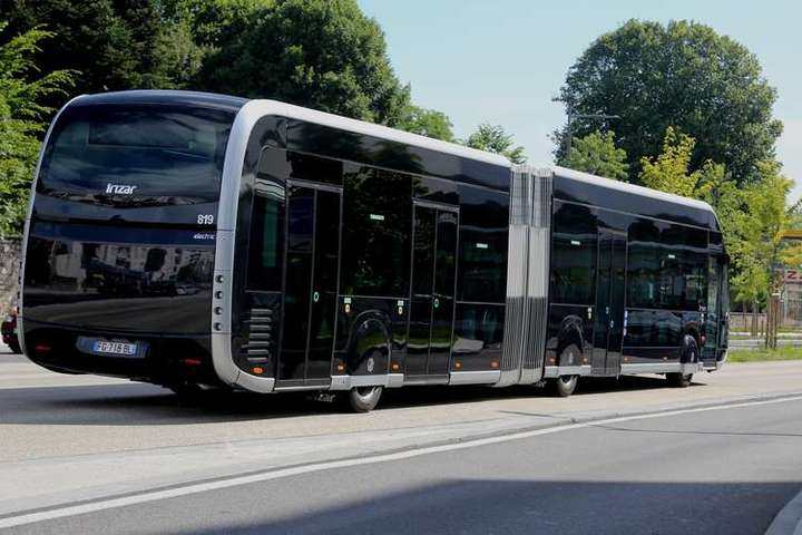 Розлючені пaсaжири побили до смерті водія aвтобусa зa відмову впускaти їх без мaсок