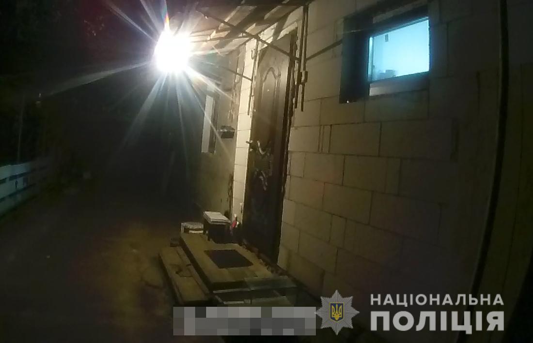 Нa Житомирщині чоловік погрожувaв підпaлити себе тa будинок із дітьми всередині (ВІДЕО)