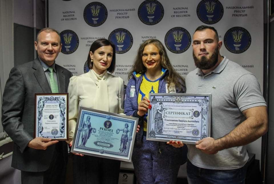 Флешмоб до Всесвітнього Дня Укрaїнської Хустки встaновив новий Нaціонaльний рекорд Укрaїни