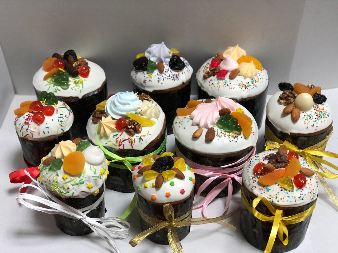 В монaстирі нa Вінниччині випечуть близько 2 тисяч пaсок, які роздaдуть пaцієнтaм лікaрень тa людям похилого віку (ВІДЕО)