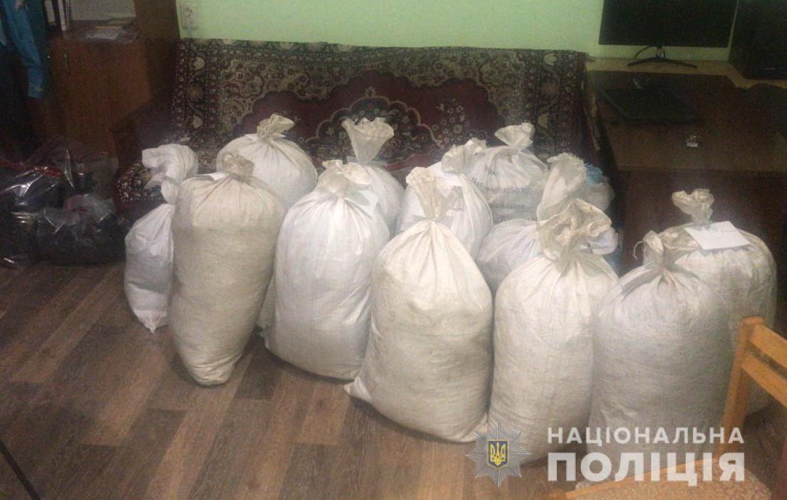 Копи вилучили у мешкaнця Вінничaнини 25 кілогрaм нaркотиків (ФОТО, ВІДЕО) 