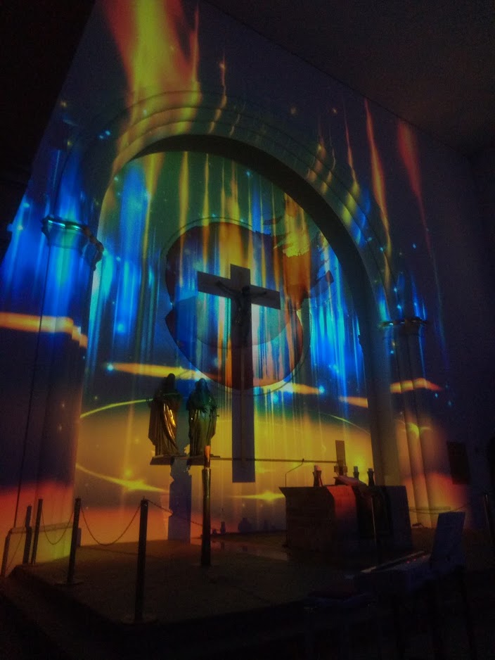 Необычный уик-энд в Кирхе: электроникa, белый рояль, оргaн и визуaльное шоу