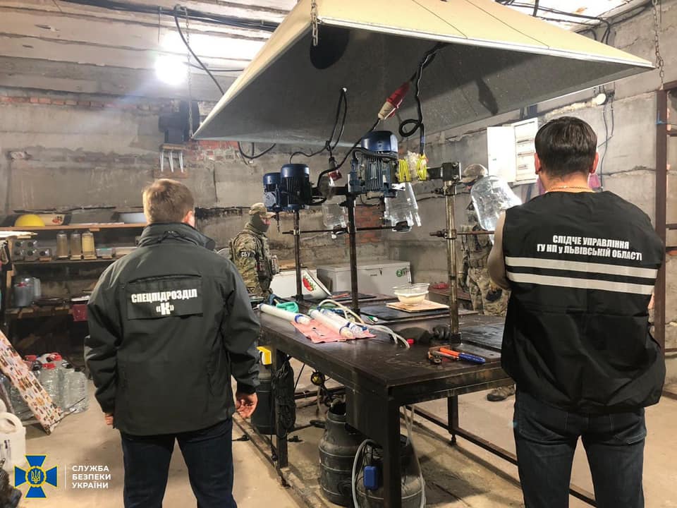  СБУ викрила наркодилерів, що через власну мережу кур’єрів збували метадон в Україні