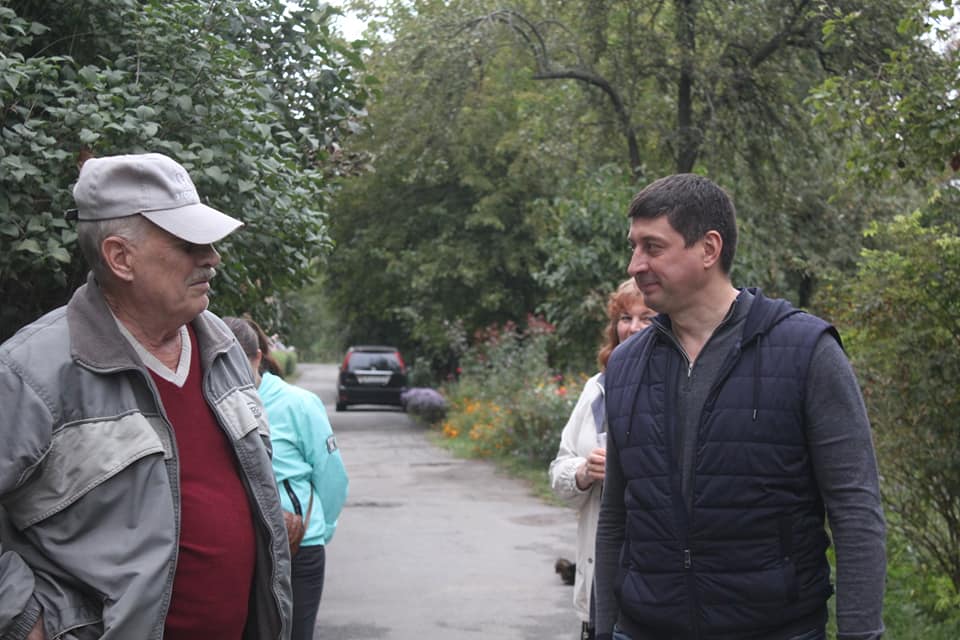 Жителі одного з районів Вінниці створили справжню казку біля свого будинку