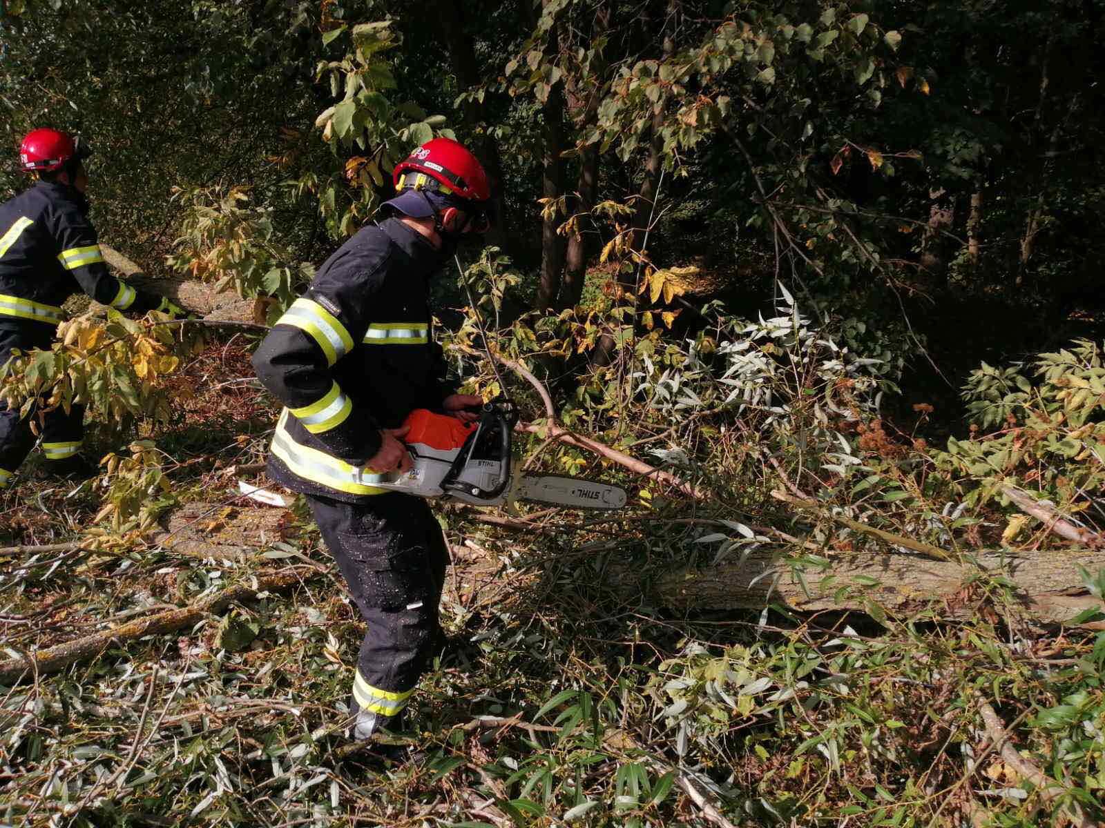  Рятувальники в Літинському районі ліквідували наслідки негоди