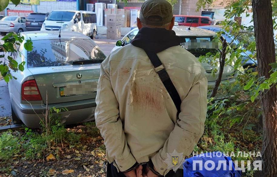 Двох рецидивістів, що пограбували місцевого пенсіонера, затримали вінницькі поліціянти 