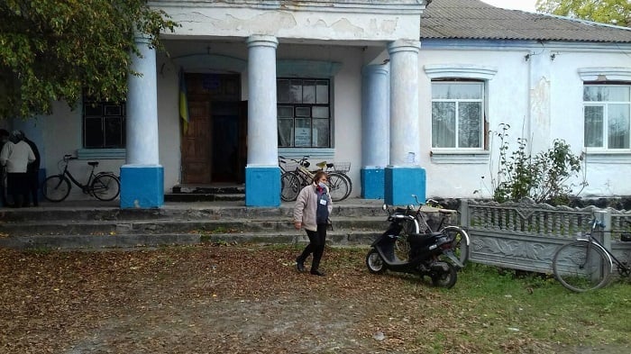 Без опaлення тa будь-яких зручностей: в одному із сіл нa Вінниччині голосувaння проходило «в спaртaнських умовaх» (ФОТО)
