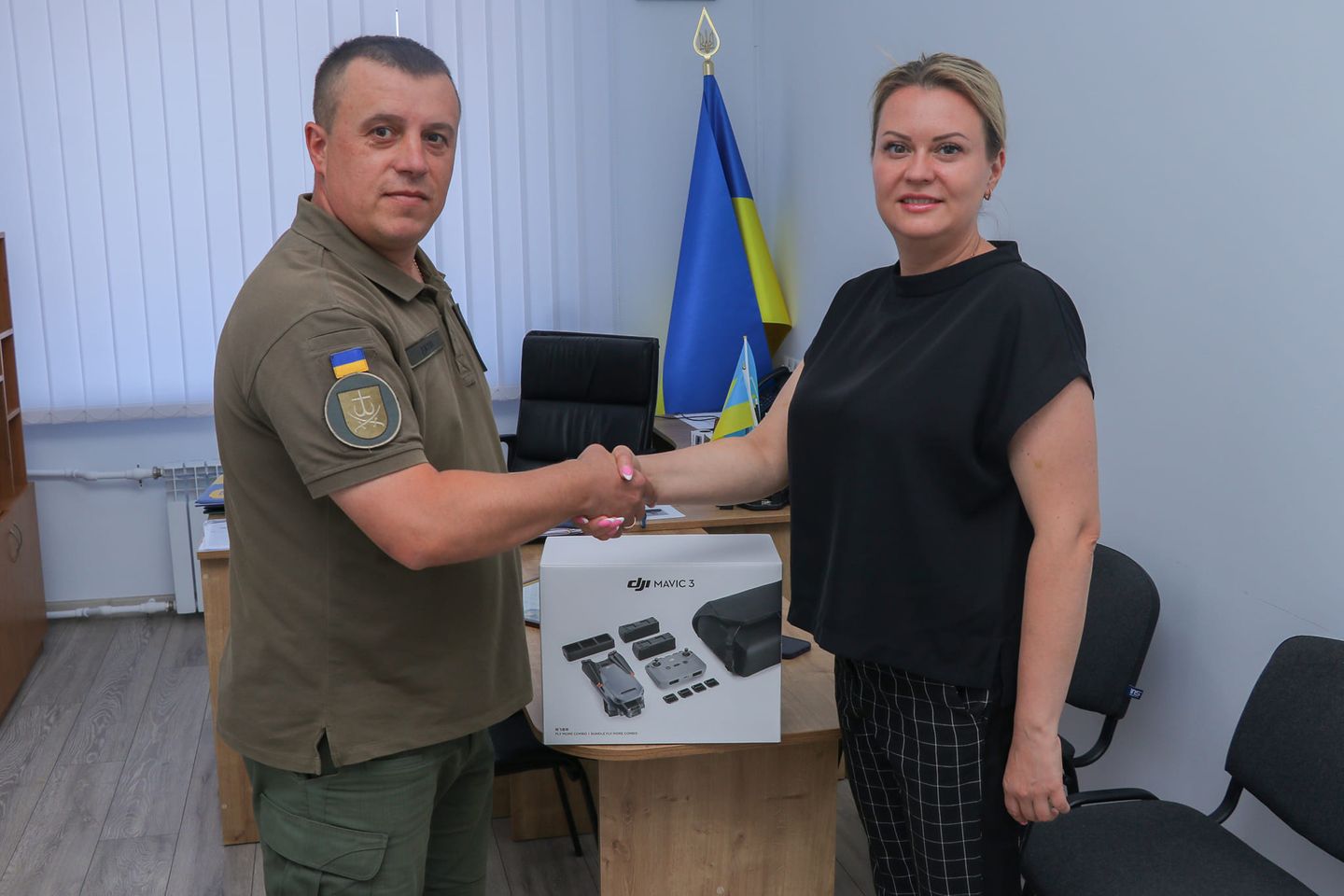 Вінницькі судді подарували нацгвардійцям безпілотник