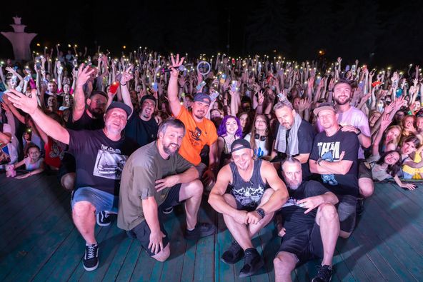 Вінничани дві години очікували виступу гурту ТНМК 