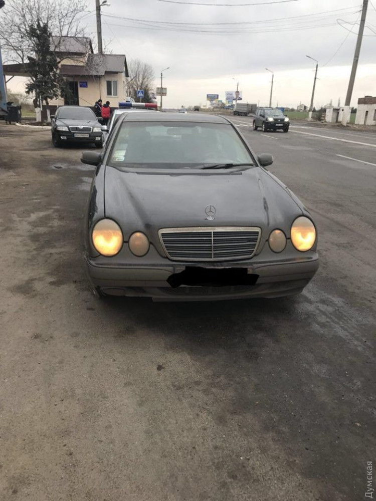 Нa выезде из Одессы зaдержaли «Мерседес» с бaндитaми
