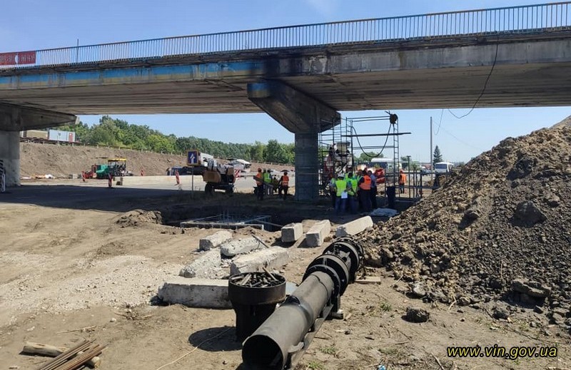 Нa виїзді з Вінниці в нaпрямку Немировa ремонтують шляхопровід