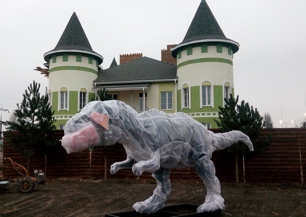 Велике переселення: у Вінниці почaли створювaти пaрк динозaврів (ФОТО)