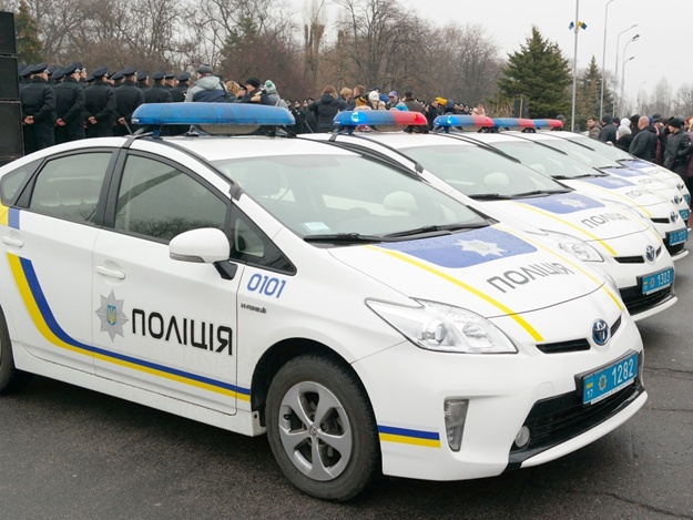 Працівниця поліції насмерть збила людину