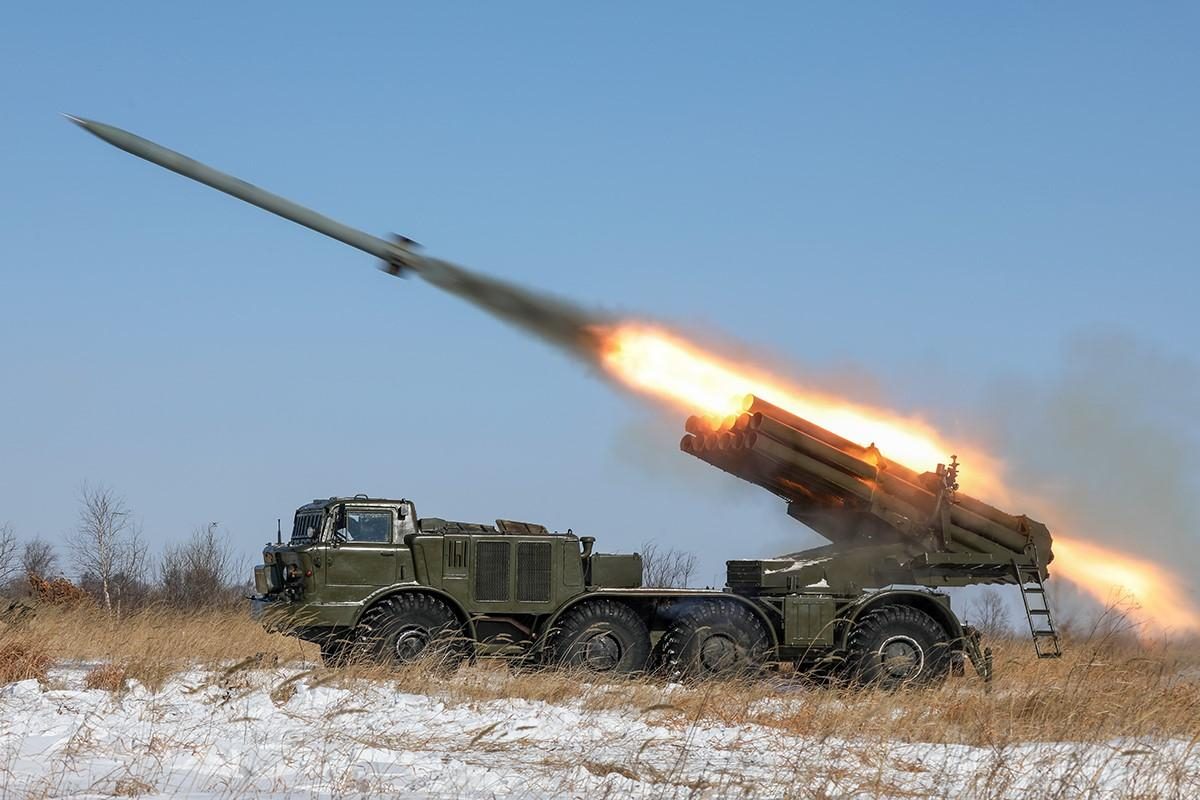 Окупанти перекидають в Україну РСЗВ "Ураган" і 152-мм САУ "Гіацинт" 