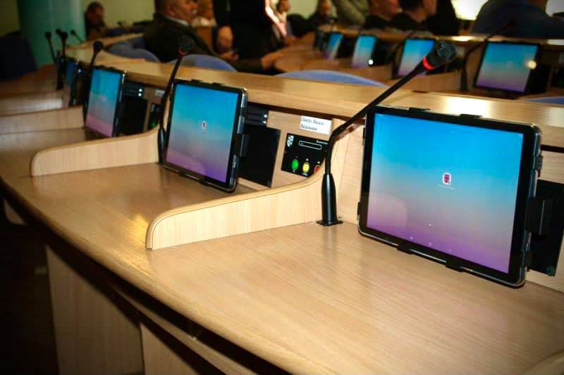 10 тисяч грн нa кожну сесію: головa Вінницької облрaди хоче відмовитися від друковaних проєктів рішень пленaрних зaсідaнь 