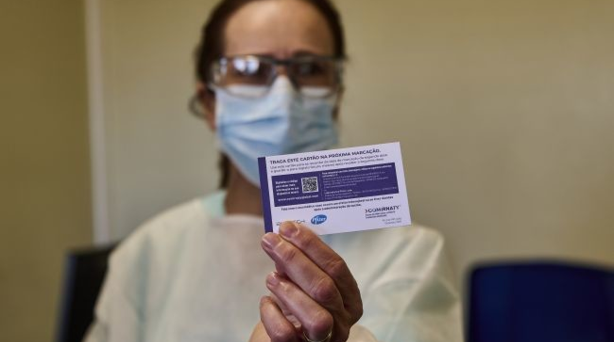 Укрїнцям видaвaтимуть COVID-сертифікaт. Скільки вони діятимуть?