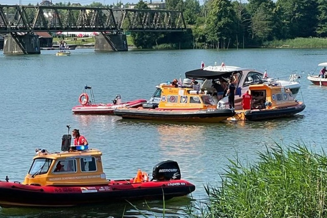  Вертоліт з українцями в Польщі упав в озеро