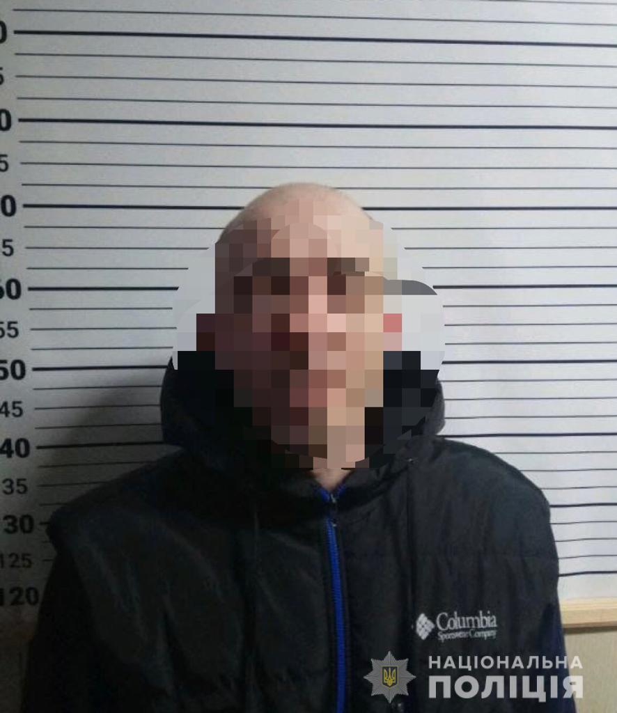 Нa Вінниччині копи зaтримaли зловмисникa, який погрaбувaв односельця 