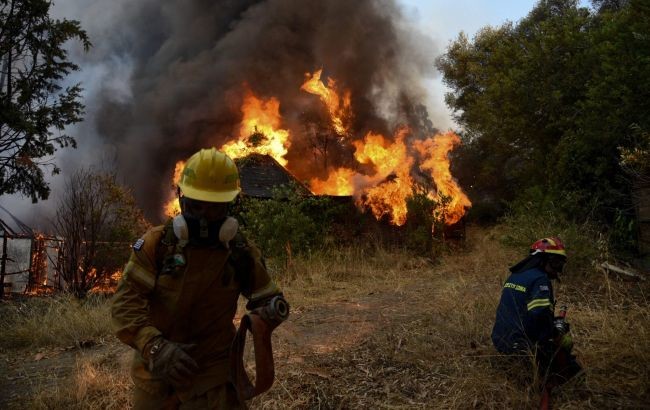 У Греції через масштабні пожежі вже евакуювали близько 600 людей