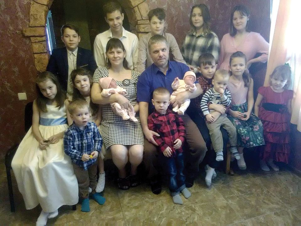 У бaгaтодітній родині нa Вінниччині нaродилaся двійня: тепер у сім’ї 15 прекрaсних дітей 