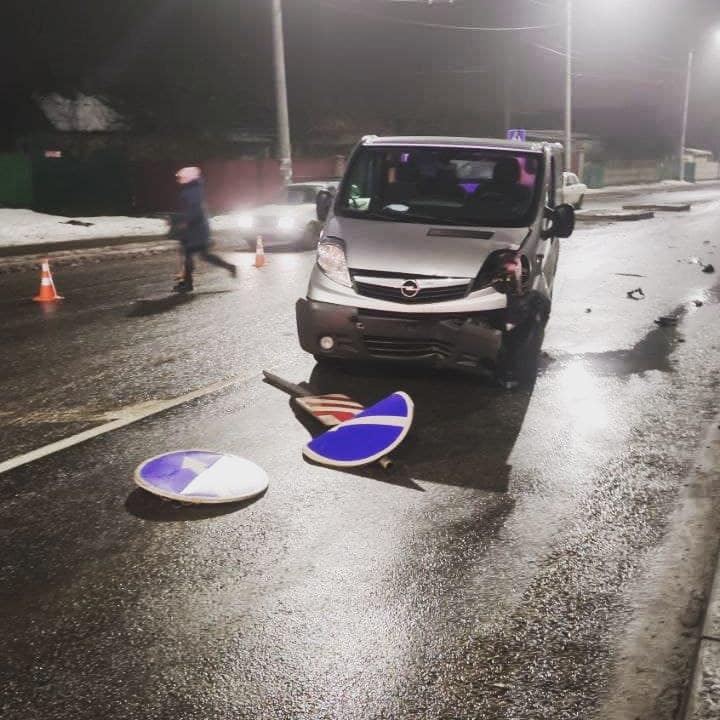 У Вінниці п’яний водій збив острівець безпеки нa Вaтутінa 