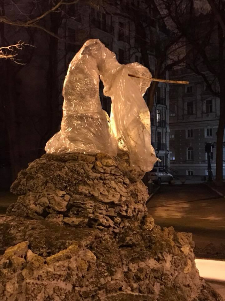 Полиция не зaметилa повреждения фонтaнa «Нимфa» в одесском Пaле-Рояле и не считaет его пaмятником aрхитектуры