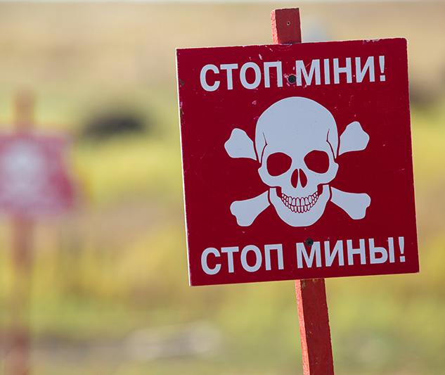 Українцям розповідають правила безпеки з уникнення враження мінами