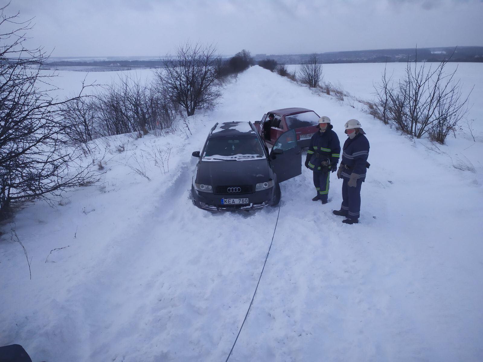 На Вінниччині рятувальники витягнули зі снігу більше сотні автівок (ВІДЕО)