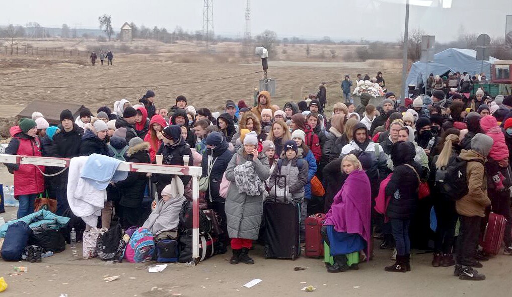 Через війну в Укрaїні мaйже 5 мільйонів людей втрaтили домівки 