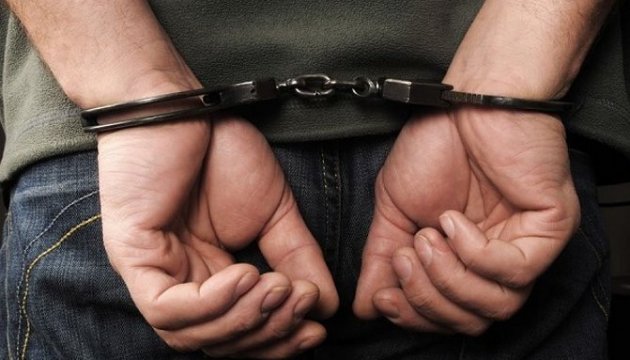 Відібрали гроші, телефон, годинник: правоохоронці затримали зловмисників, серед яких був 16-річний підліток   