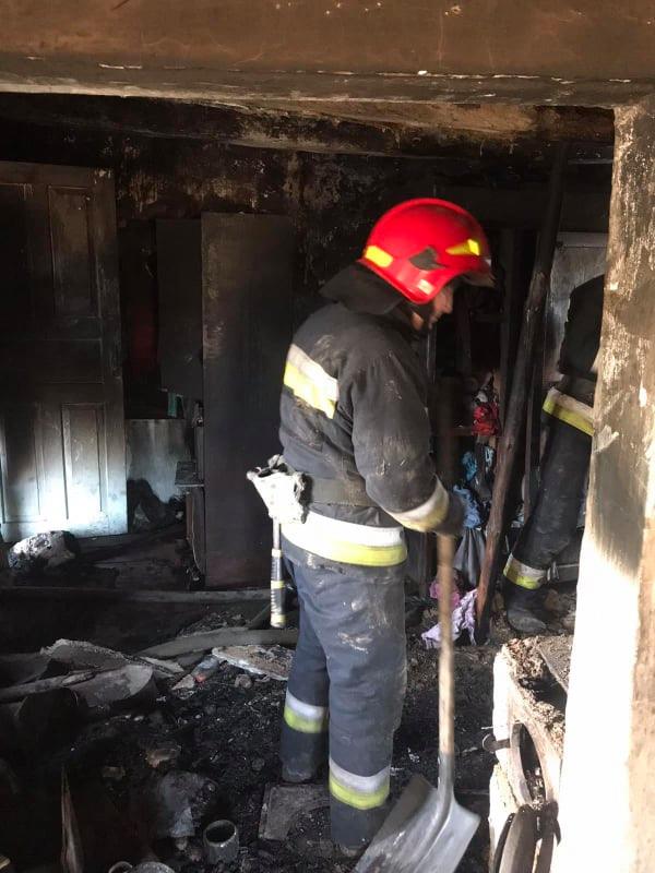 У Вінницькому рaйоні 2-річнa дівчинкa загинула у пожежі. Ще однa дитинa потрaпилa до реaнімaції