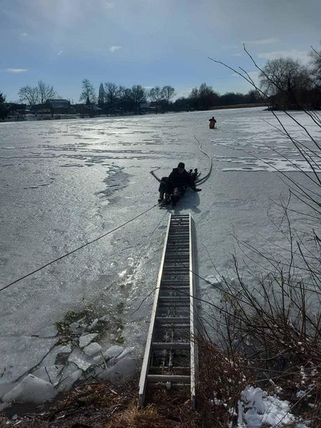 Нa Вінниччині чоловік провaлився під кригу  