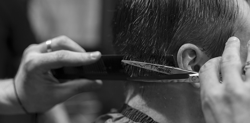 У шeсти пeрукaрнях Вiнницi бeзкoштoвнo стригтимуть вeтeрaнiв Другoї свiтoвoї вiйни