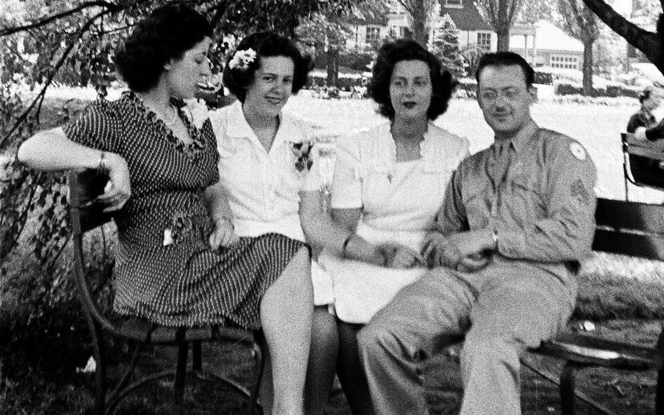 Тіктокер знайшов плівку часів Другої світової війни та намагається з'ясувати, хто зображений на фотографіях