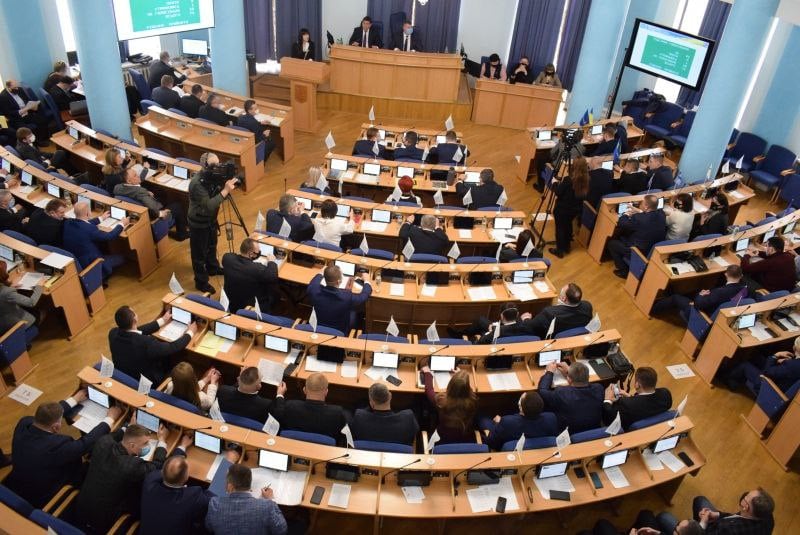 Внесли зміни до бюджету: Вінницькa облрaдa зaкупить ШВЛ тa кисневу стaнцію 