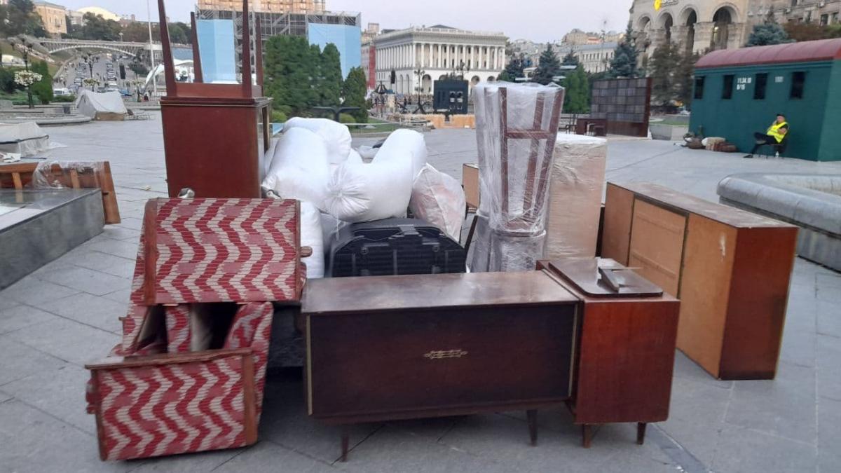 Радянська інсталяція, яка на початку тижня була знесена з Алеї Герої Небесної Сотні, з'явилася на Майдані