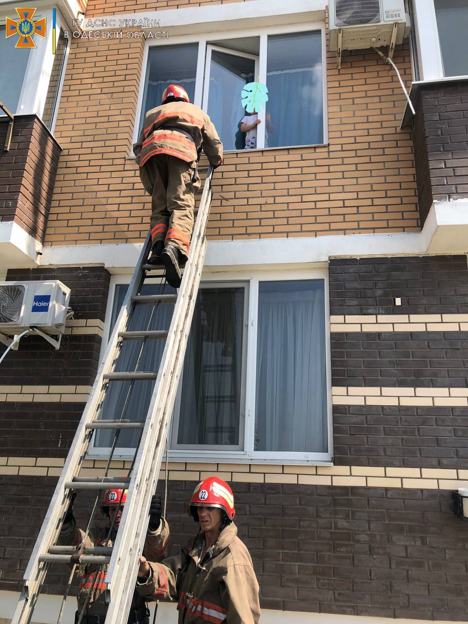 На Одещині хлопчик виліз на підвіконня другого поверху