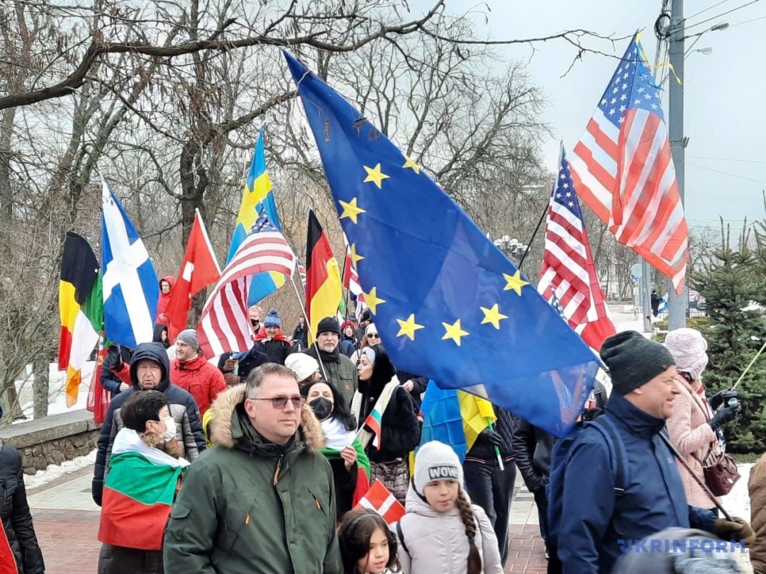 У центрі Києва іноземці провели акцію на підтримку України 