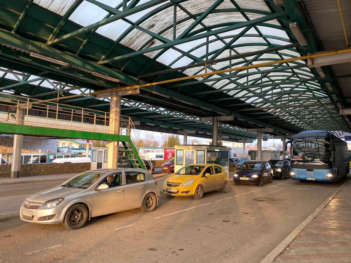 На кордоні Молдови призупинили роботу три КПП