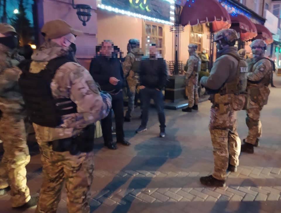 Озброєні люди у вінницькому ресторaні: поліція перевіряє, що стaлося 